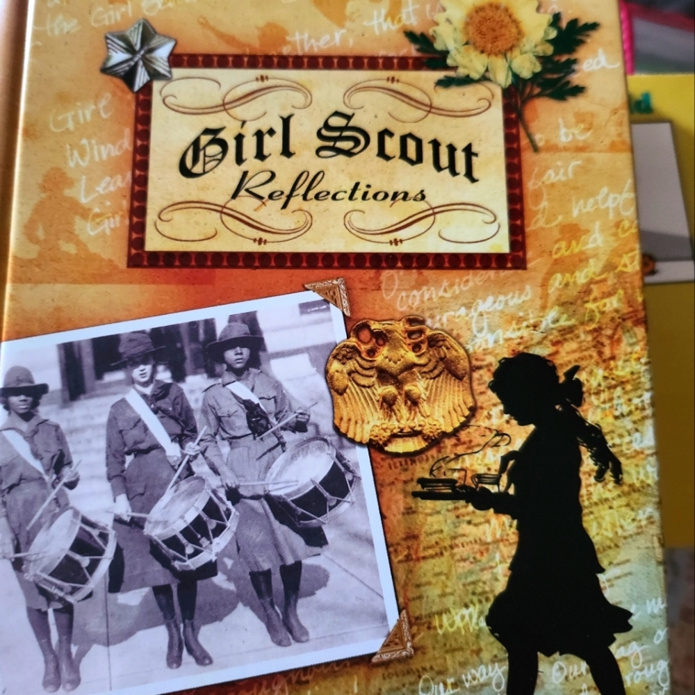 GIRL SCOUTS Tin REFLECTIONS Memory Book Box Courage Confidence Character Yellow